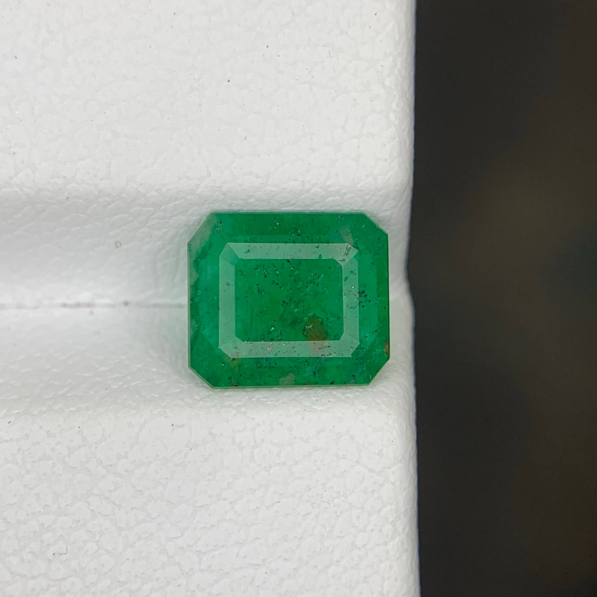 1.25 Carat Natural Loose Green Color Emerald For Emerald Cut Swat Gemstone