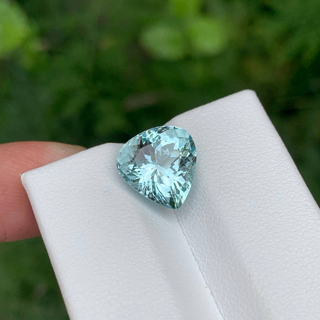 4.45 Carats Light Blue Aquamarine