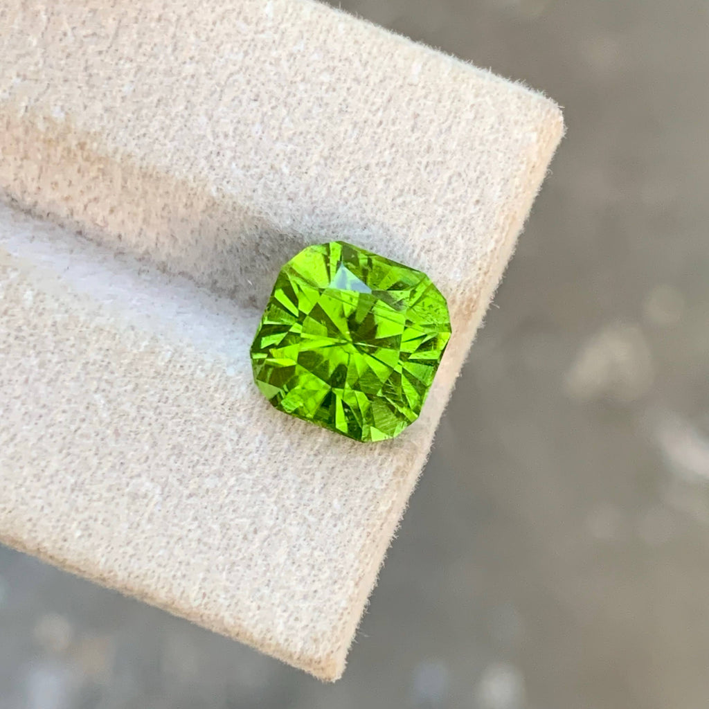 4.75 Carat Natural Loose Apple Green Peridot Stone Fancy Cut Pakistani Gemstone