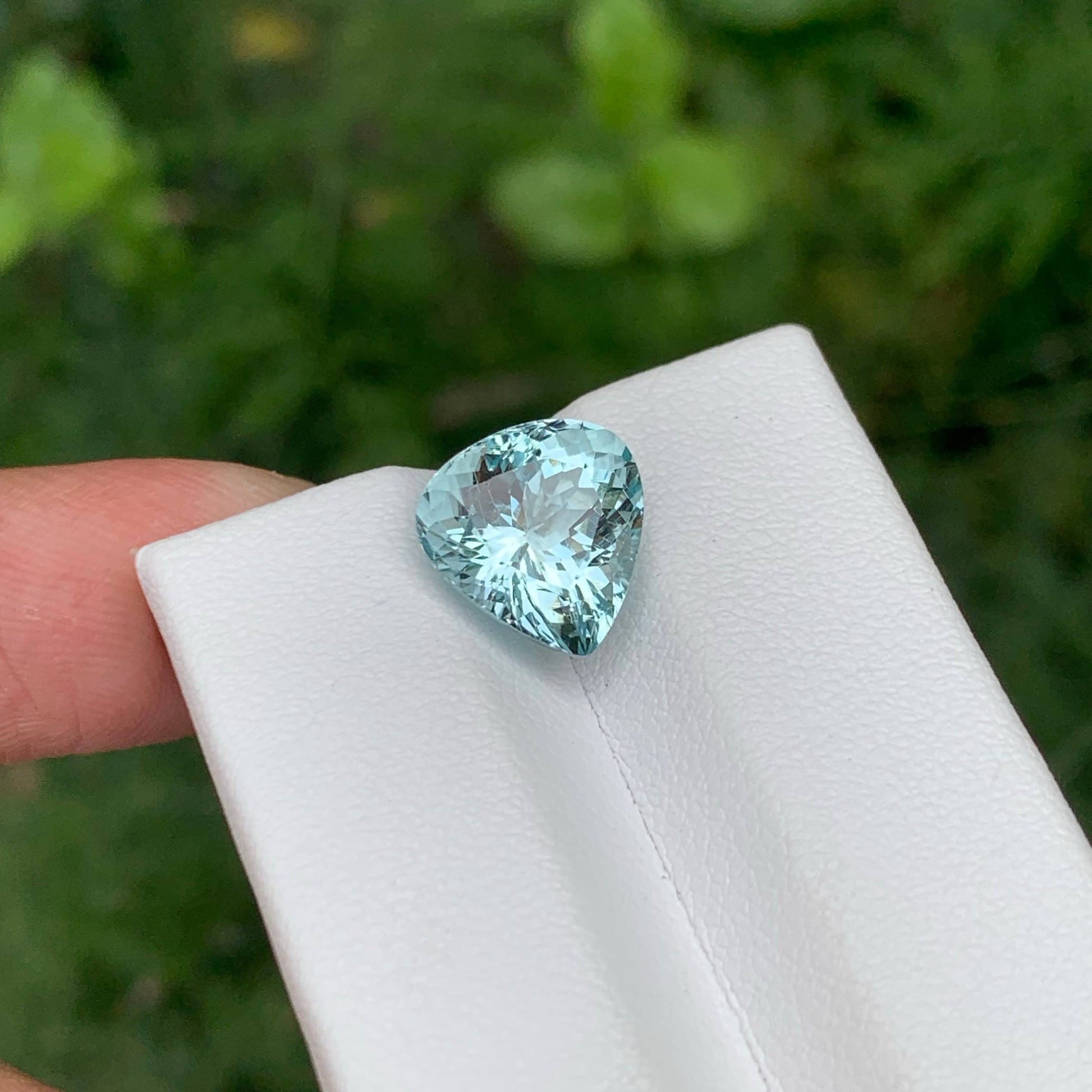 4.45 Carats Light Blue Aquamarine