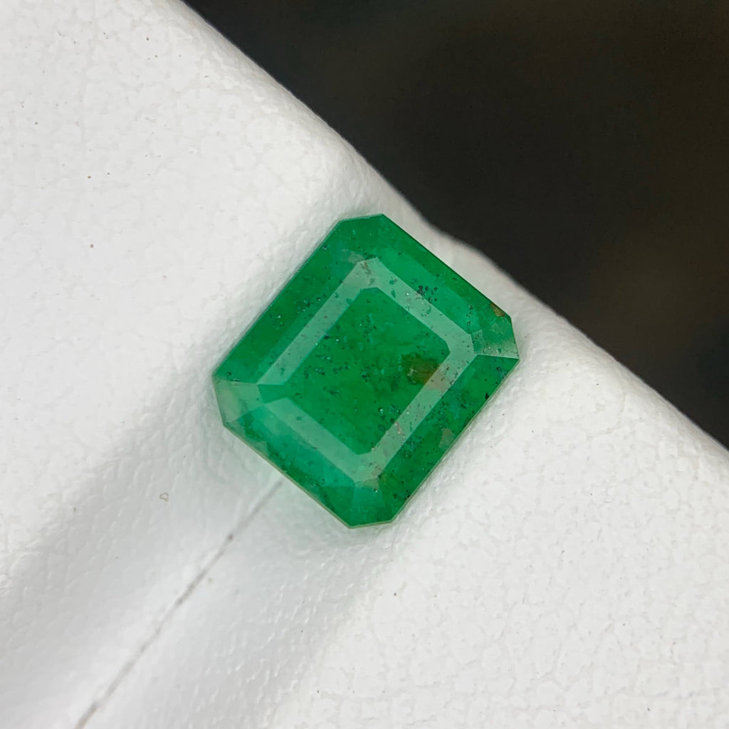 1.25 Carat Natural Loose Green Color Emerald For Emerald Cut Swat Gemstone