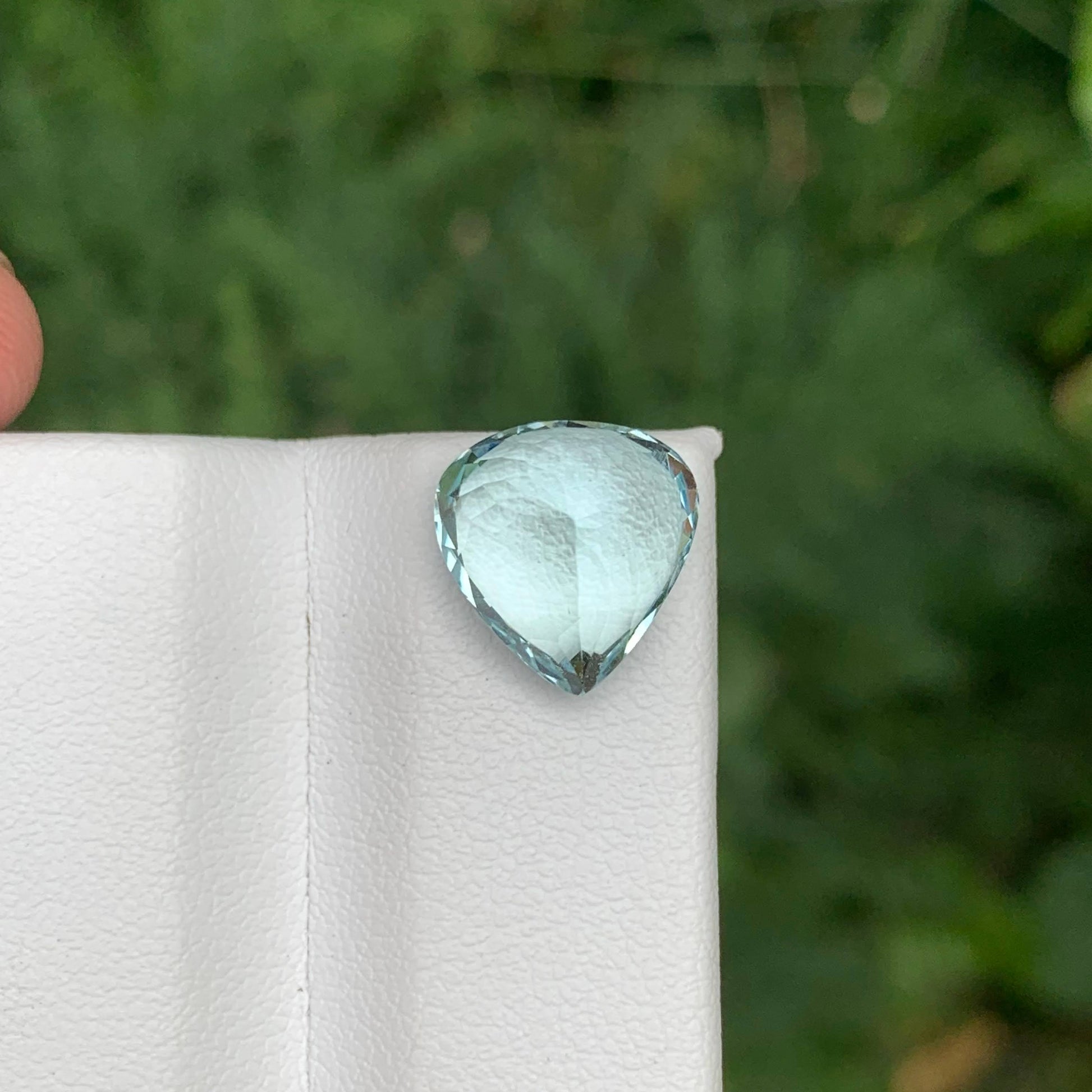 4.45 Carats Light Blue Aquamarine