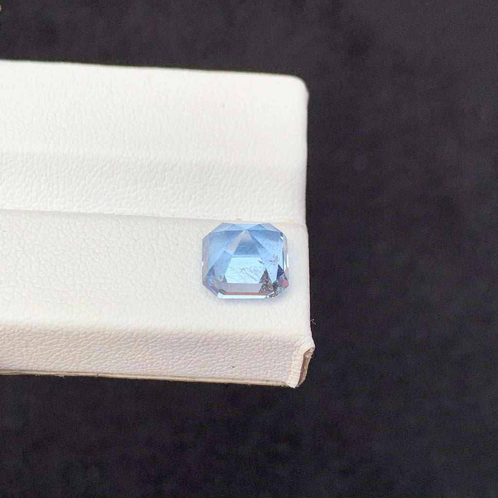 2.85 Carat Blue Aquamarine Blue gemstone on a white and black background