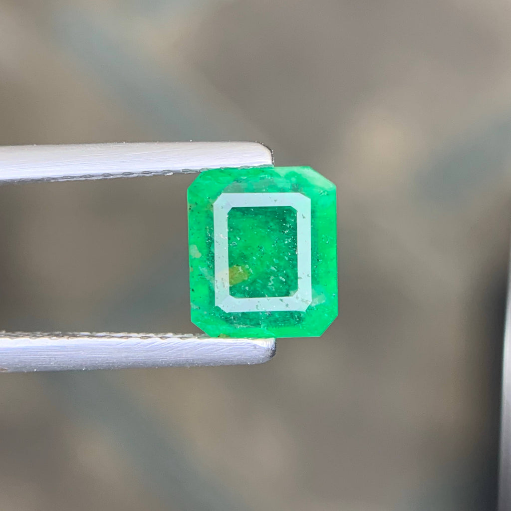 1.25 Carat Natural Loose Green Color Emerald For Emerald Cut Swat Gemstone