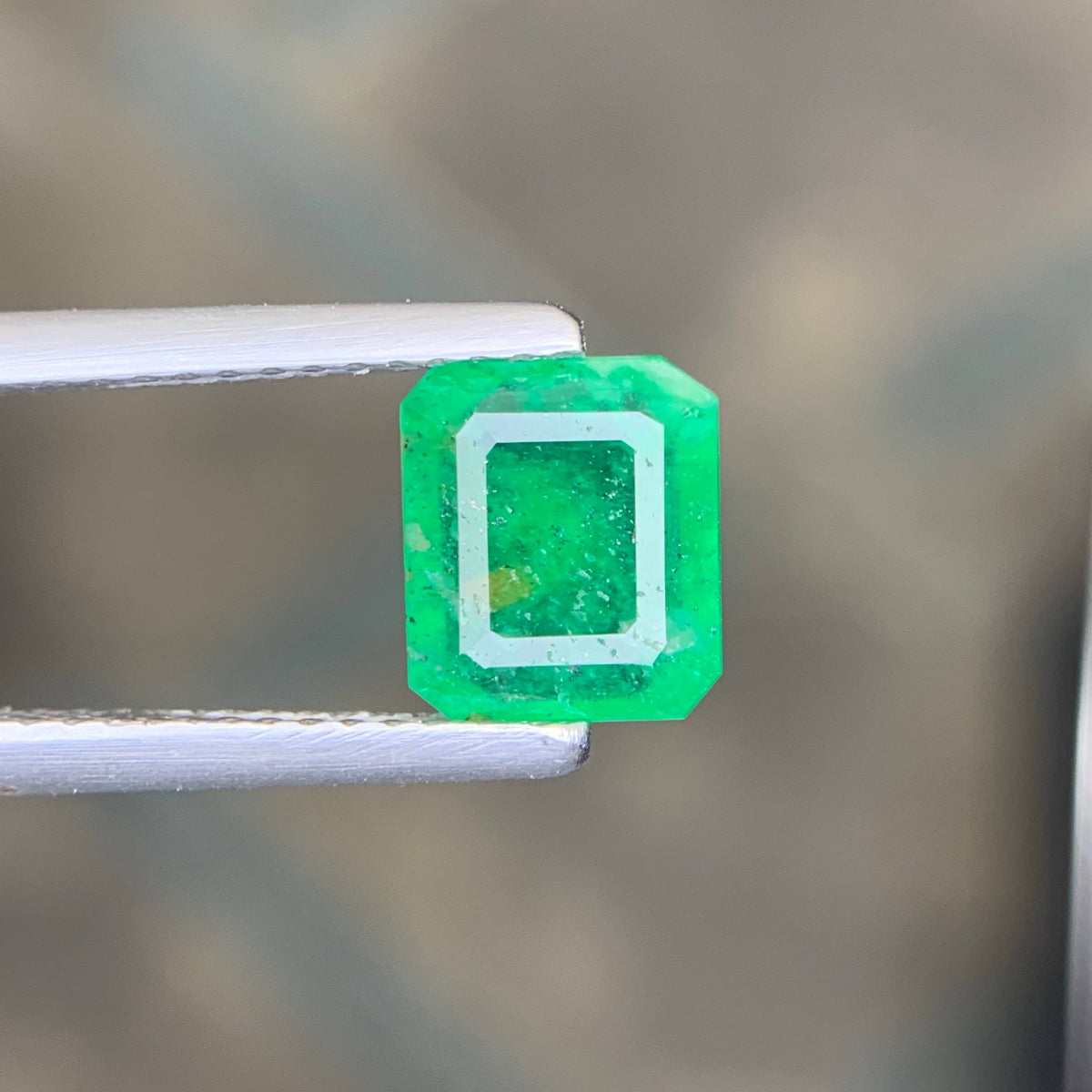 1.25 Carat Natural Loose Green Color Emerald For Emerald Cut Swat Gemstone