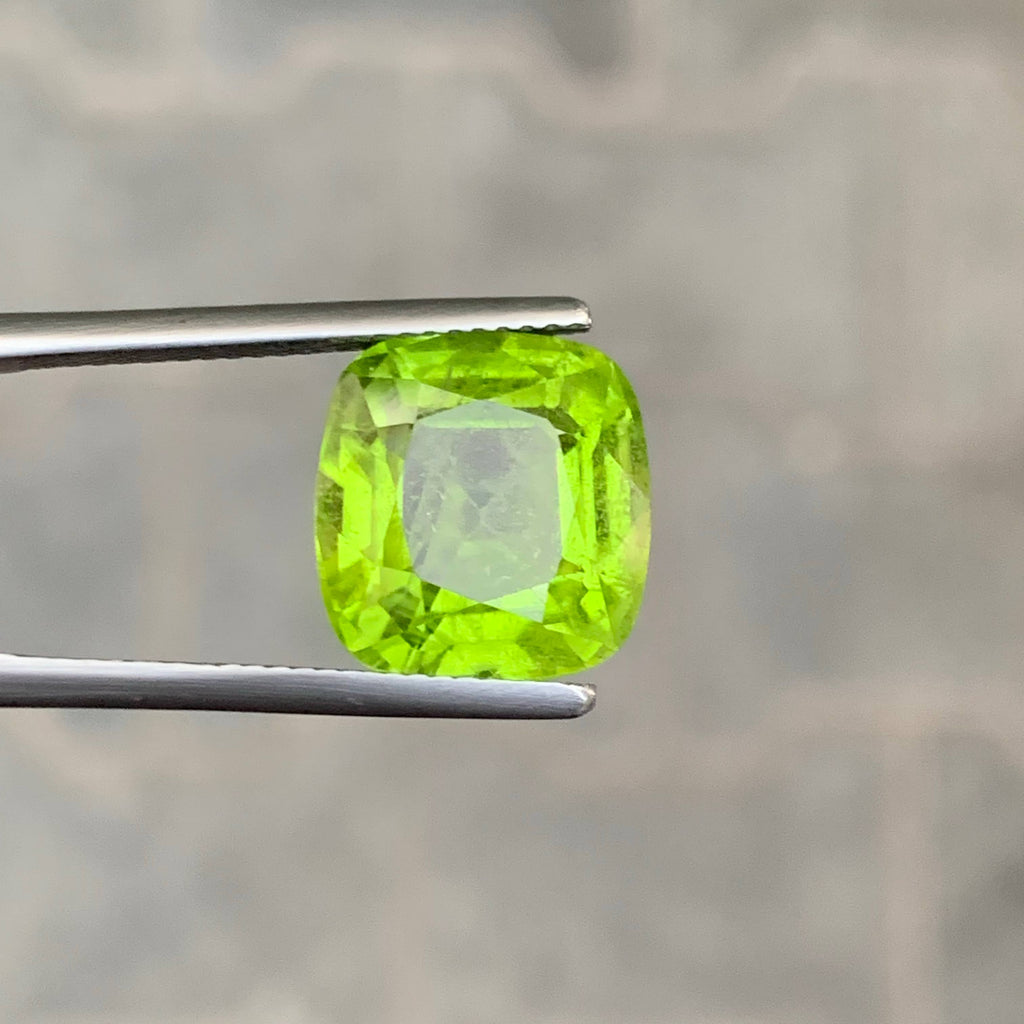 8.75 Carat Natural Loose Green Peridot Cushion Cut Pakistani Gemstone