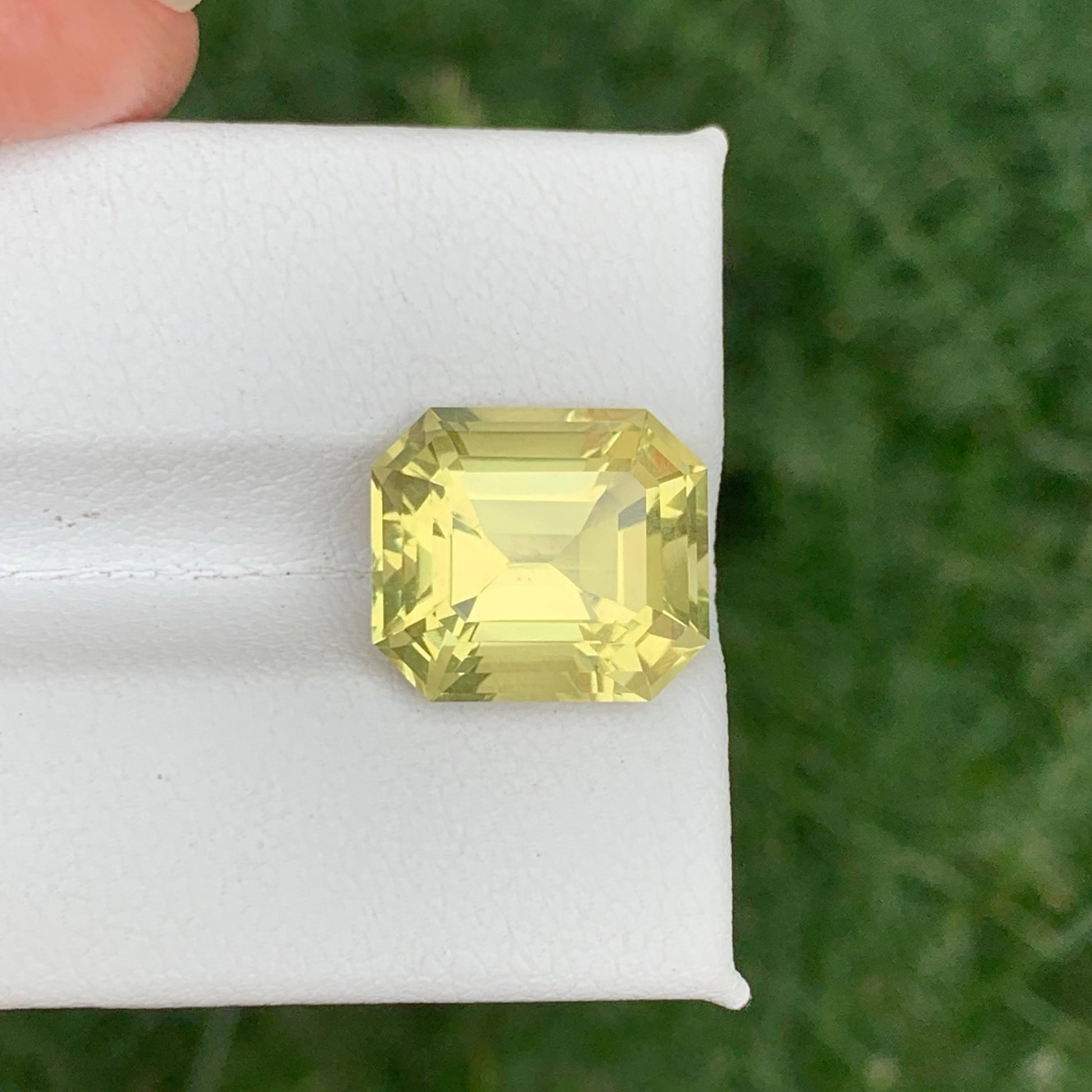 7.40 Carats Lemon Citrine Emerald