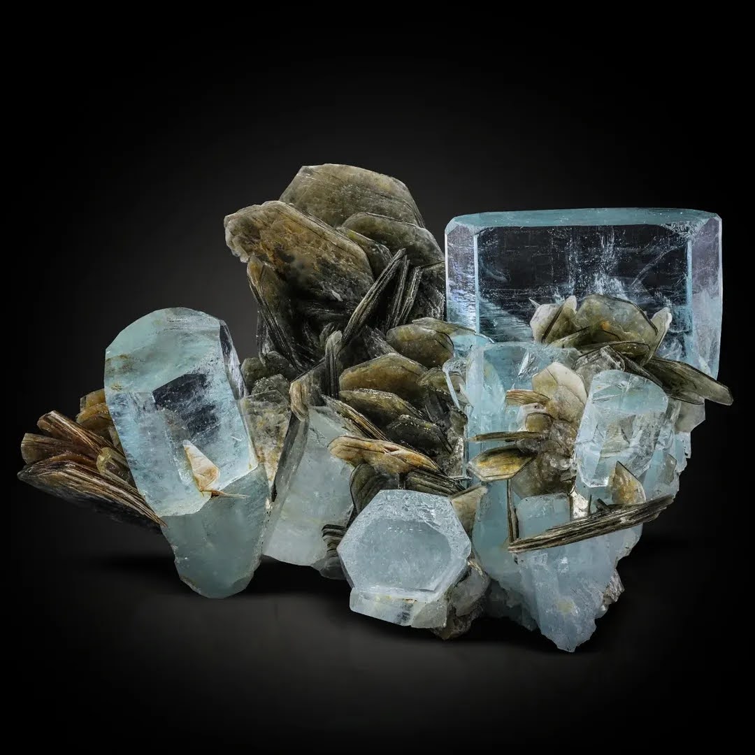 Adorable Aggregate of Tabular Aquamarine Crystals with Muscovite from Pakistan