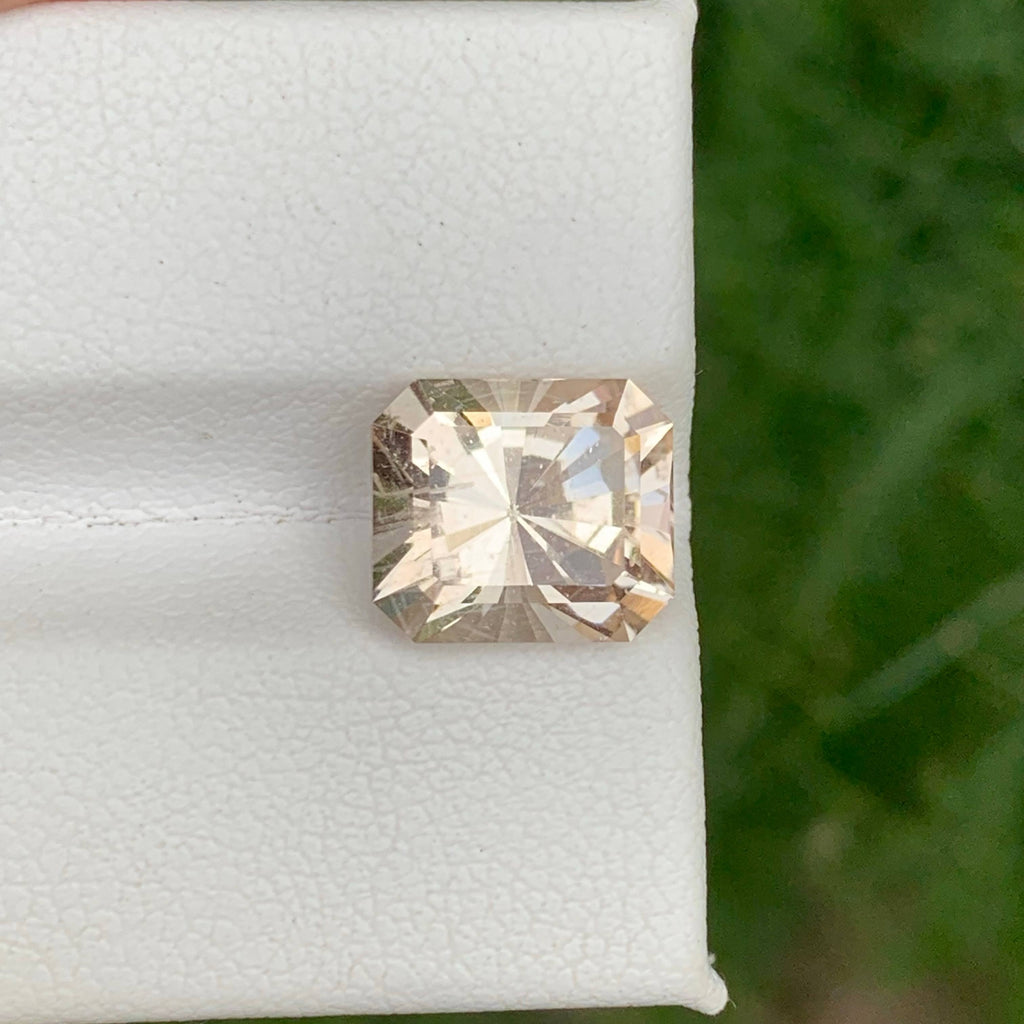 5.05 Carats Golden Topaz Stone