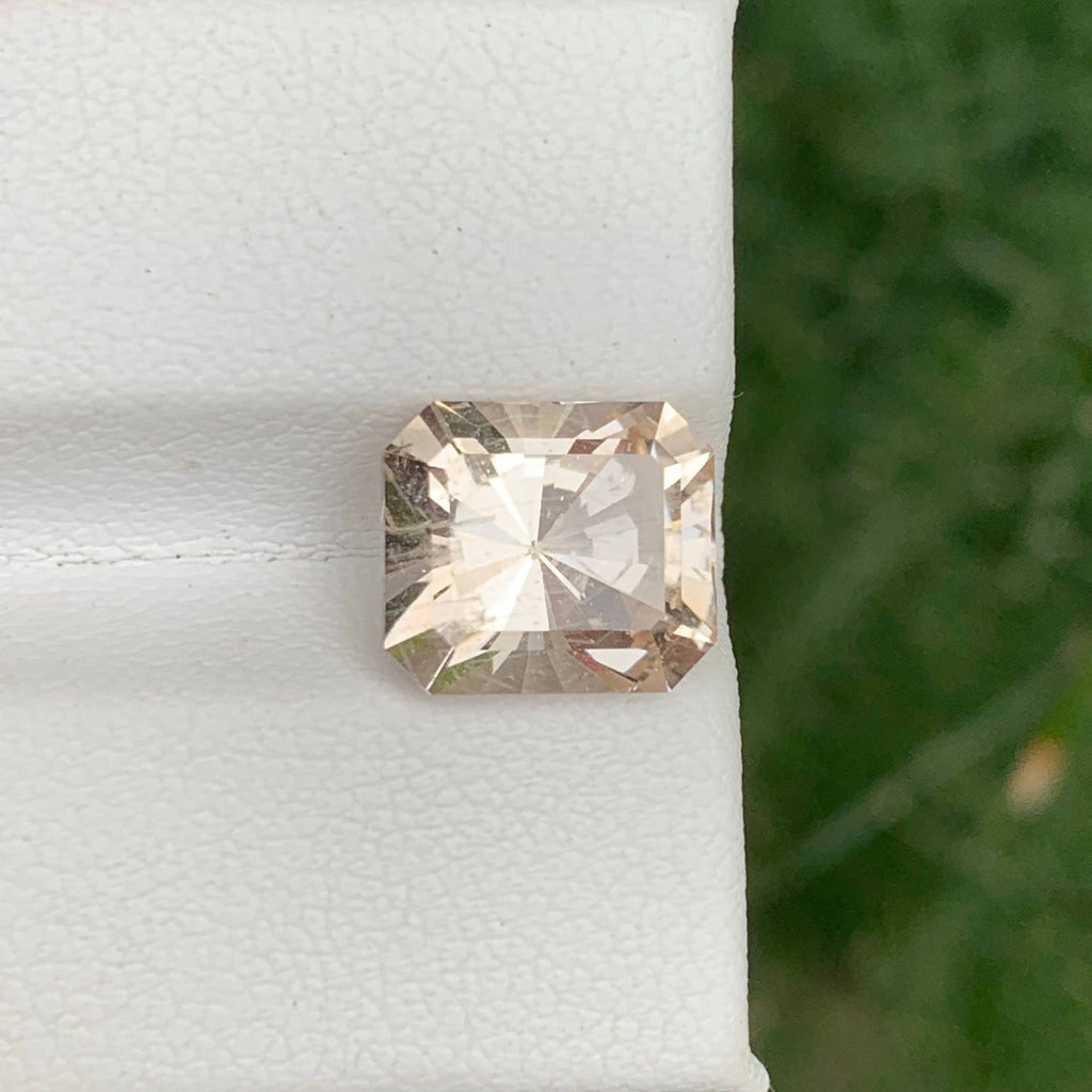 5.05 Carats Golden Topaz Stone