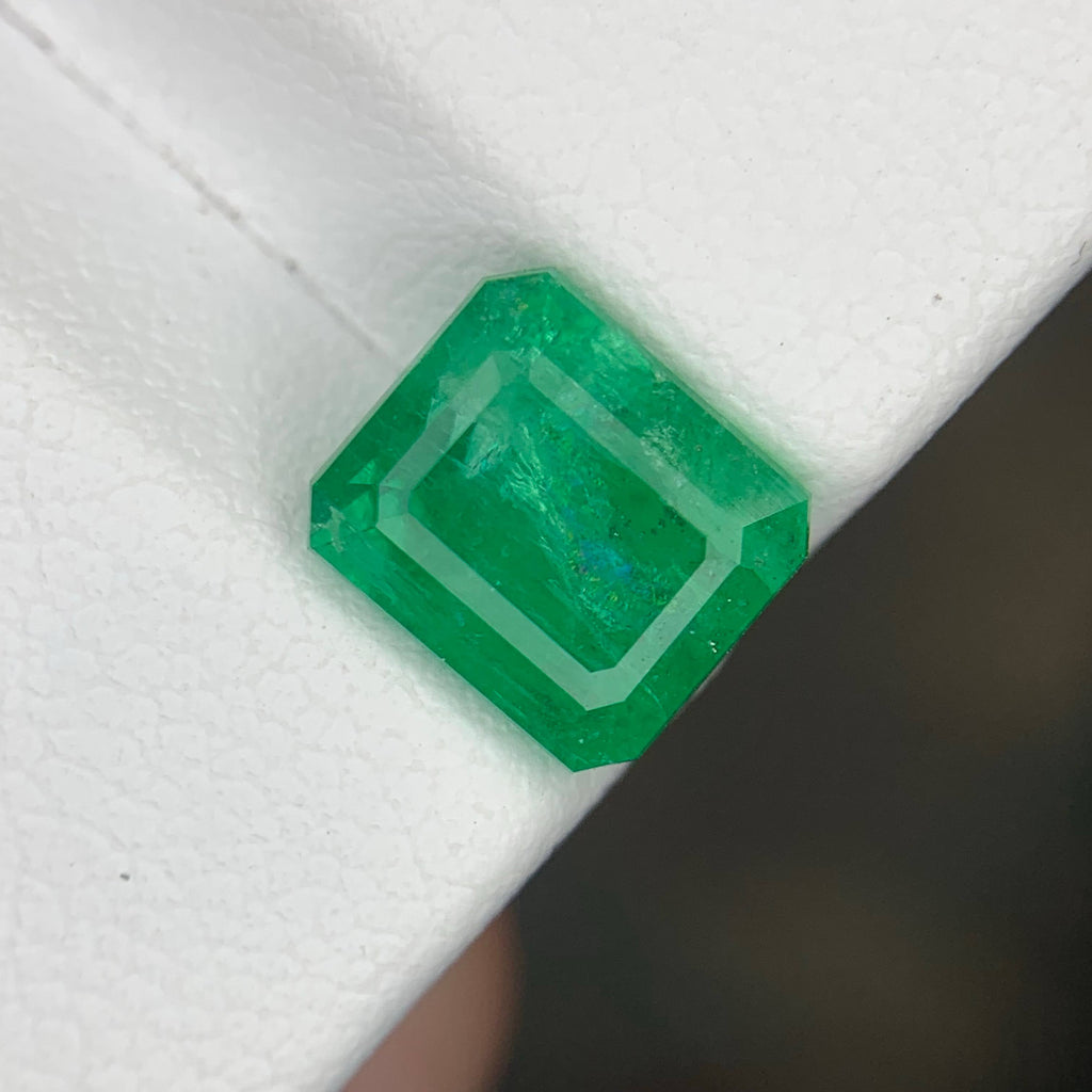2.15 Carat Natural Loose Green Color Emerald Stone Emerald Cut Gemstone