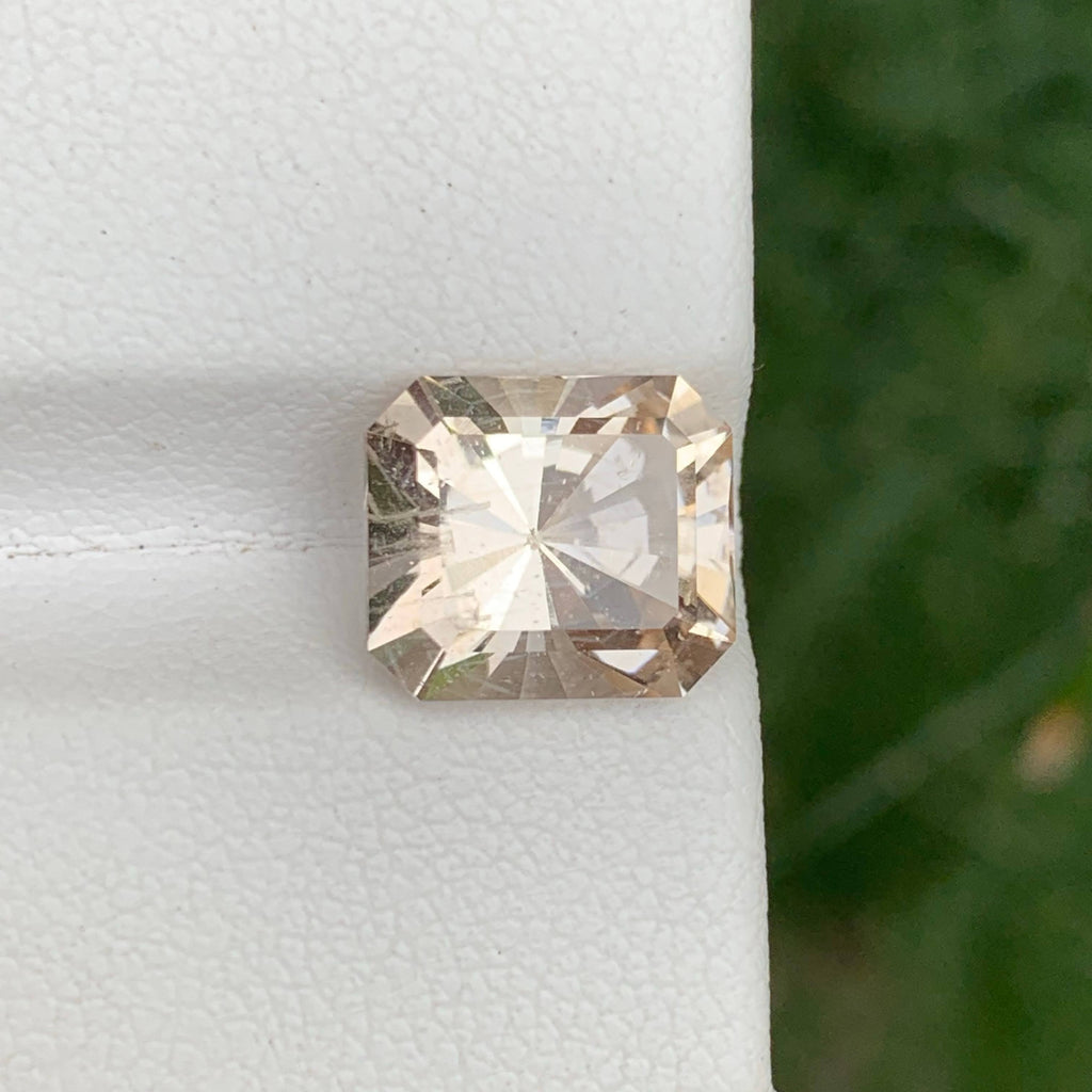 5.05 Carats Golden Topaz Stone