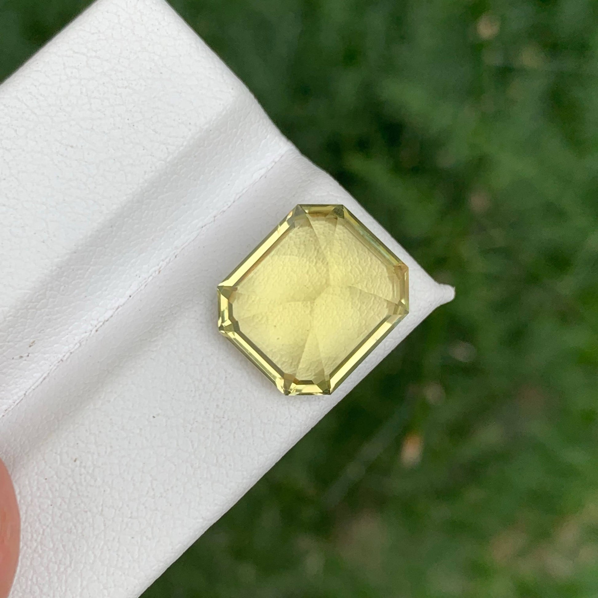 7.40 Carats Lemon Citrine Emerald