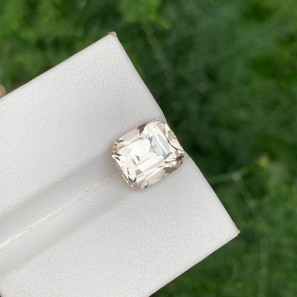 5.80 Carats Golden Topaz Stone