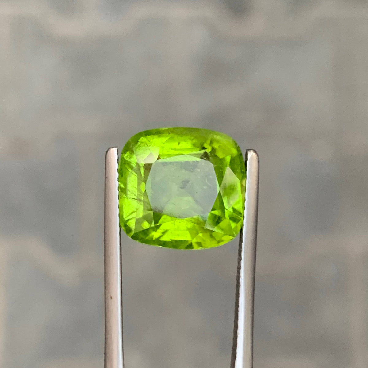 8.75 Carat Natural Loose Green Peridot Cushion Cut Pakistani Gemstone