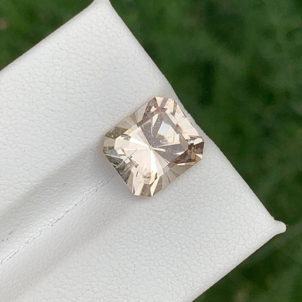 5.05 Carats Golden Topaz Stone