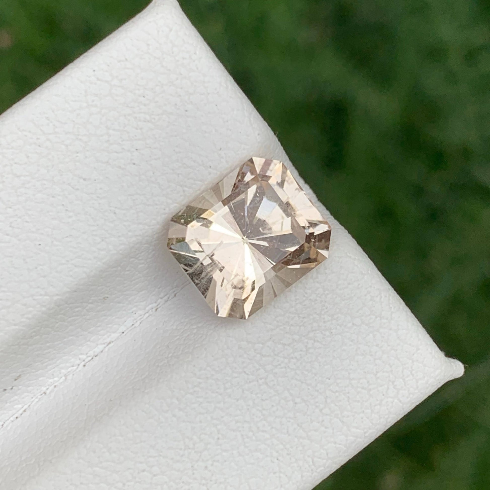 5.05 Carats Golden Topaz Stone