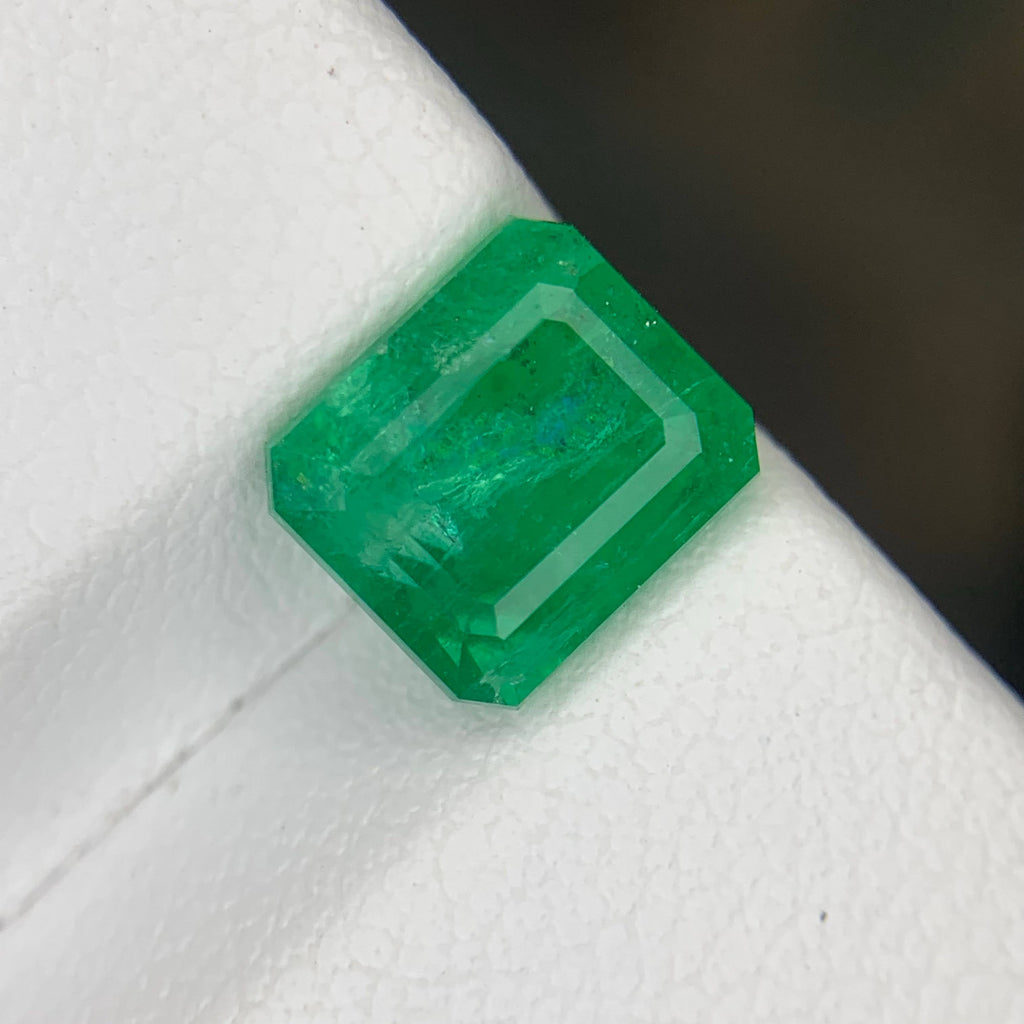 2.15 Carat Natural Loose Green Color Emerald Stone Emerald Cut Gemstone