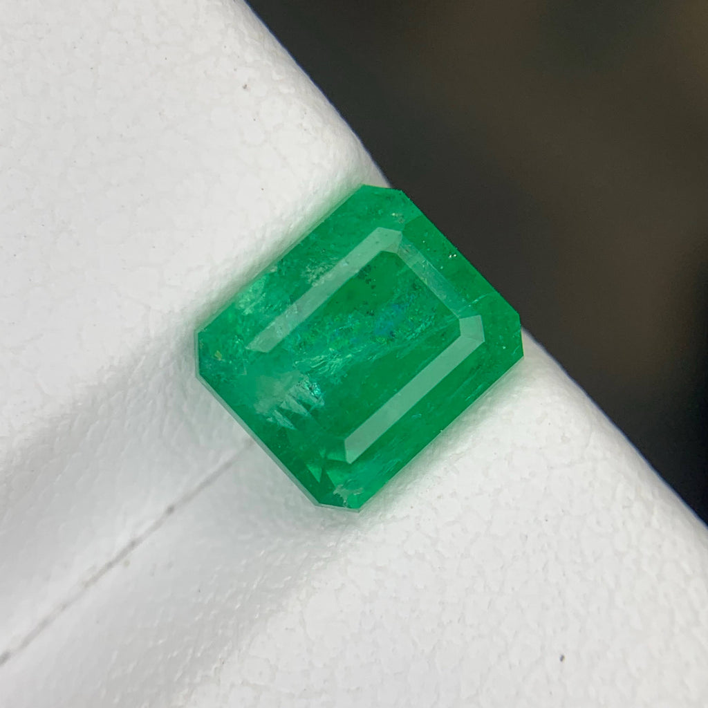2.15 Carat Natural Loose Green Color Emerald Stone Emerald Cut Gemstone