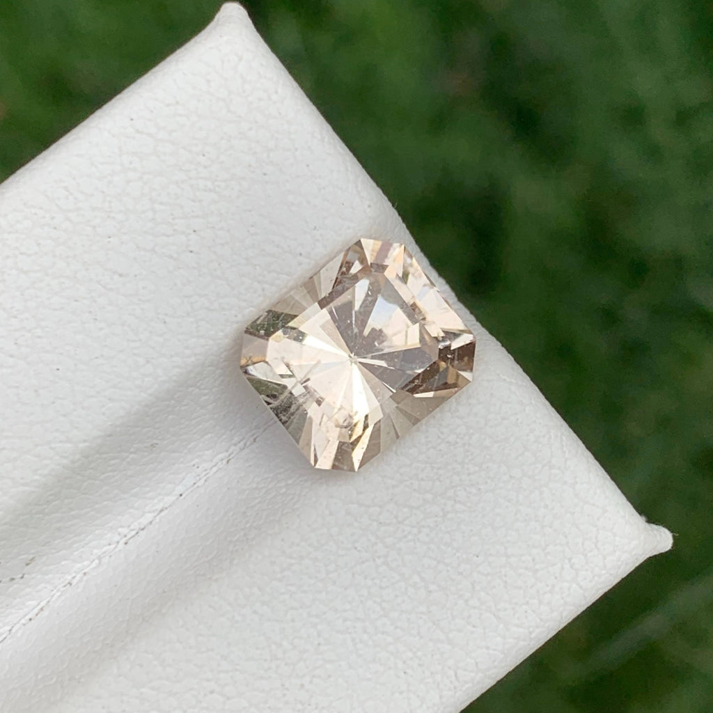 5.05 Carats Golden Topaz Stone
