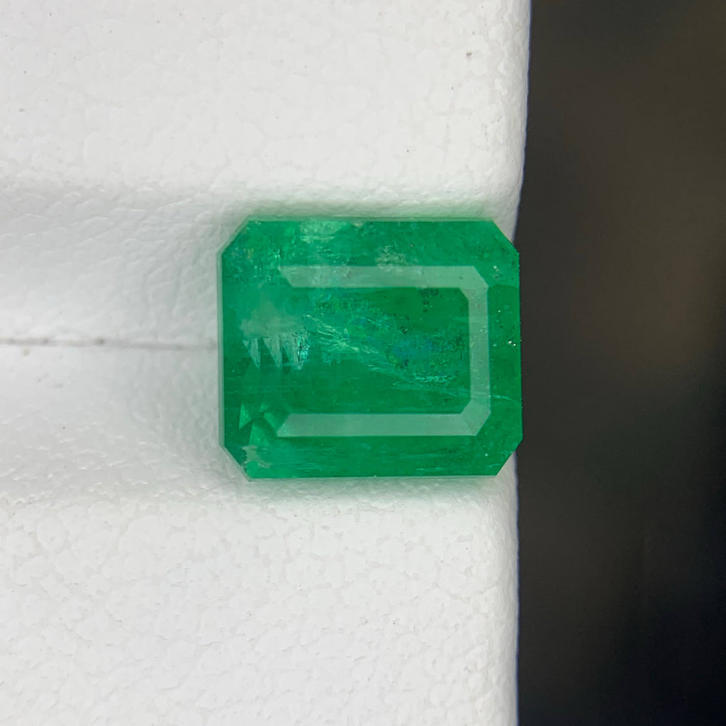 2.15 Carat Natural Loose Green Color Emerald Stone Emerald Cut Gemstone