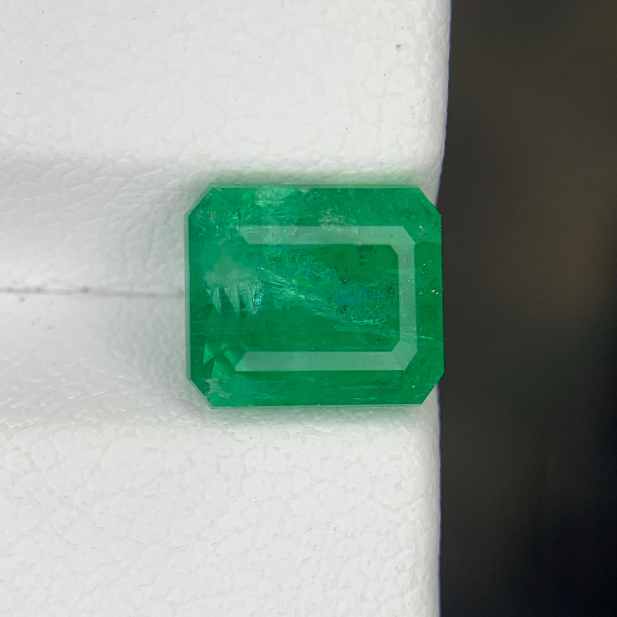 2.15 Carat Natural Loose Green Color Emerald Stone Emerald Cut Gemstone