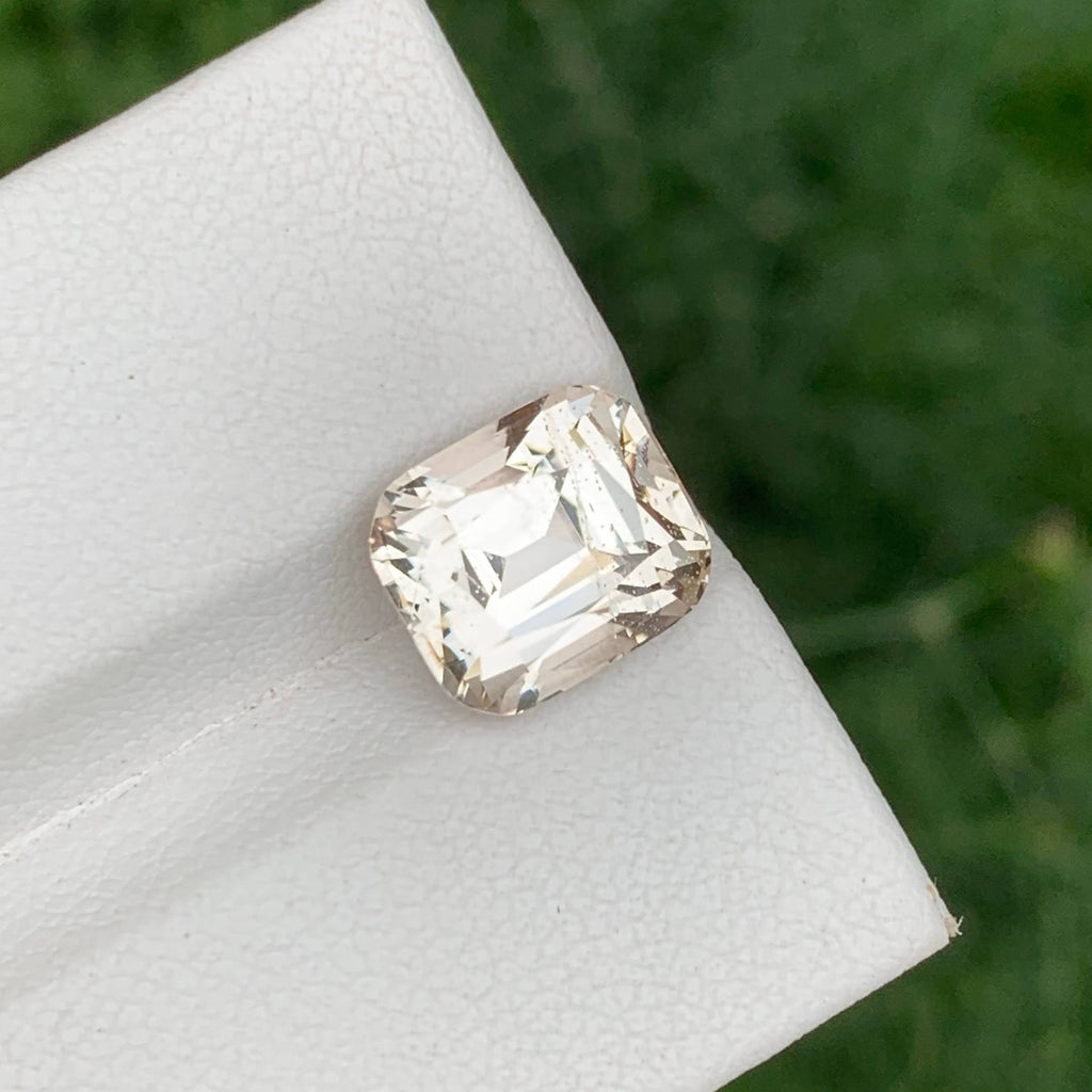 5.80 Carats Golden Topaz Stone