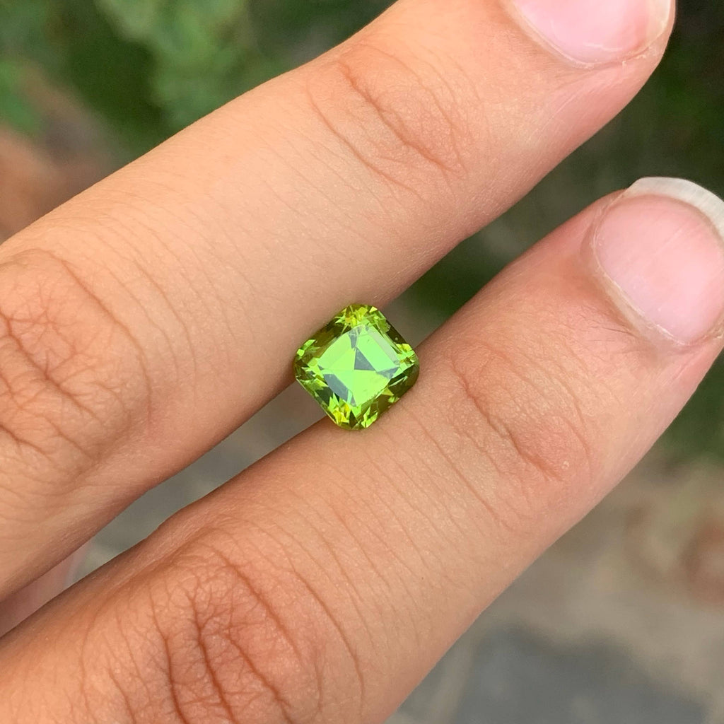 2.45 Ct Natural Apple Green Peridot