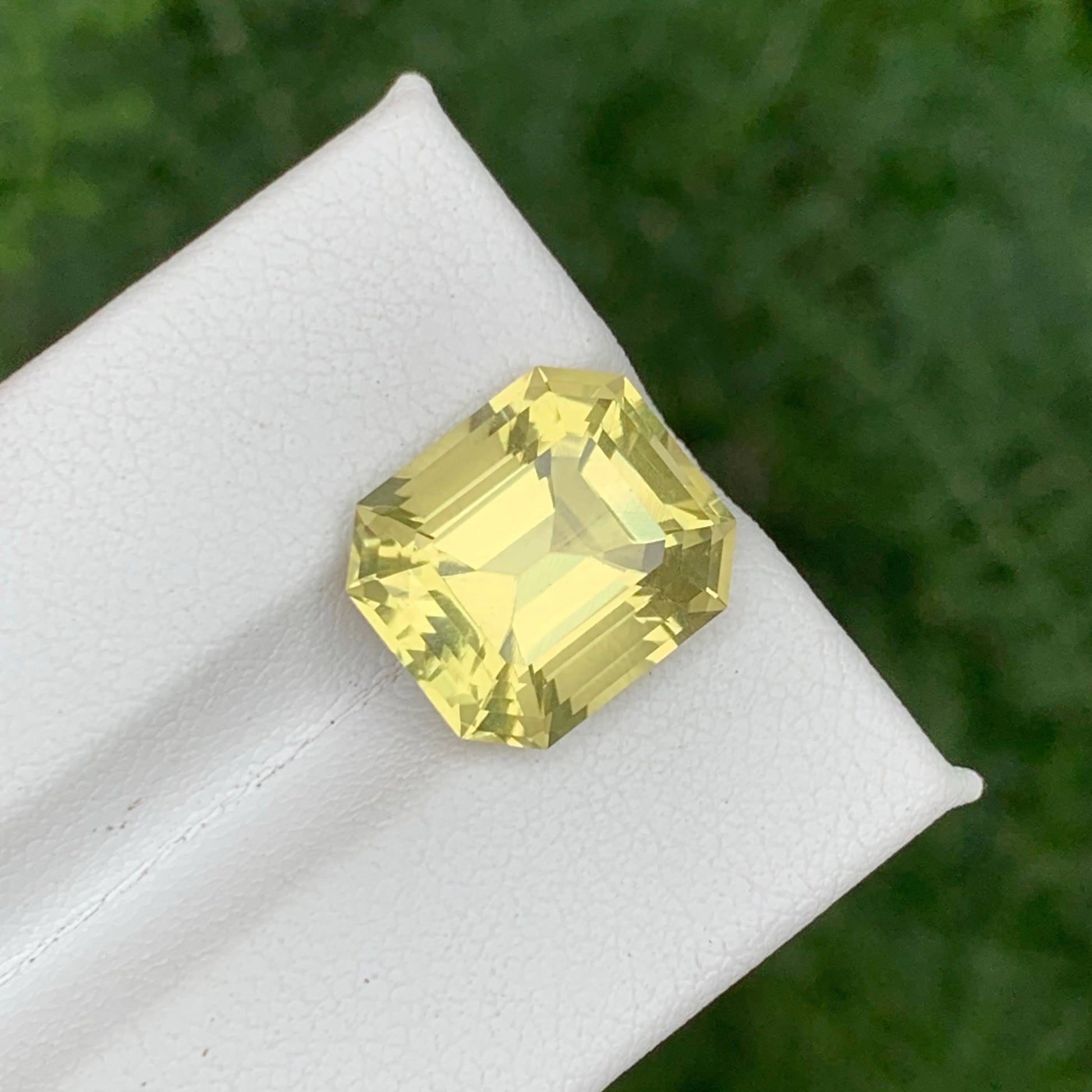 7.40 Carats Lemon Citrine Emerald