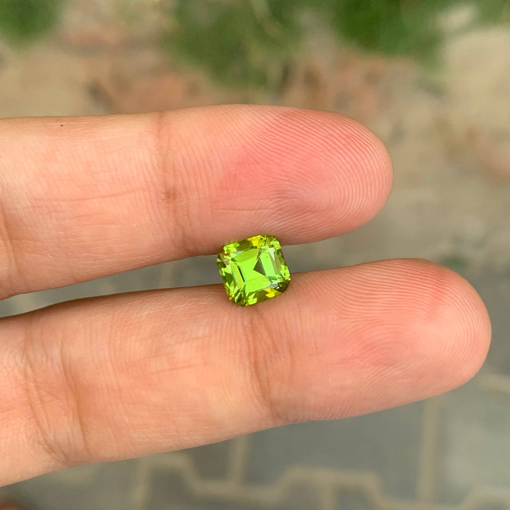 2.45 Ct Natural Apple Green Peridot