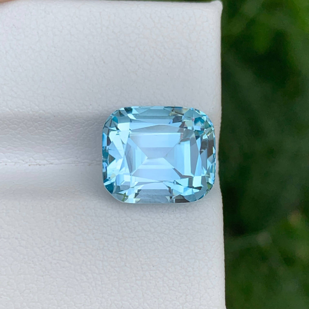9.60 Carats Blue Topaz Stone