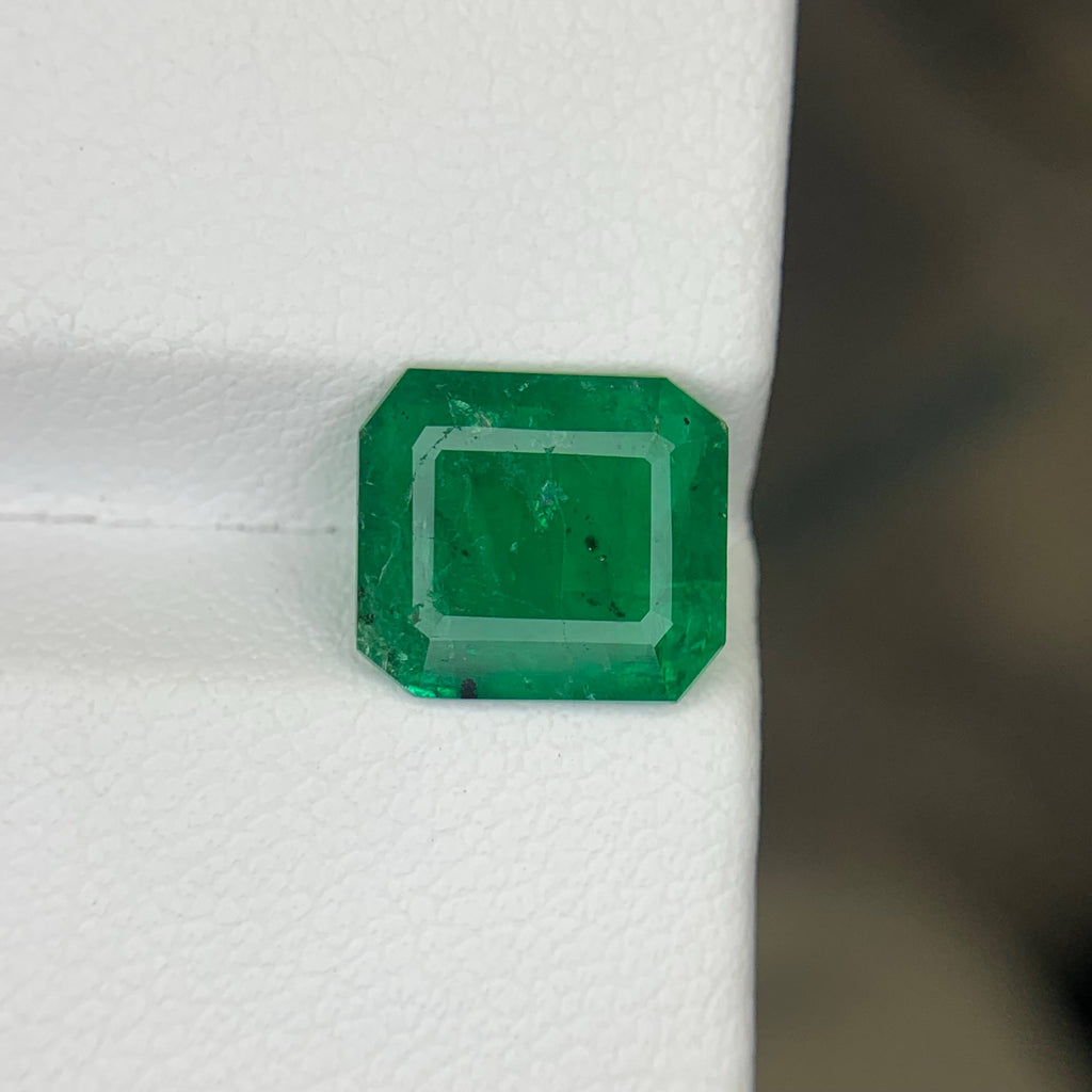 2.40 Carat Natural Loose Green Color Emerald Stone Emerald Cut Gemstone