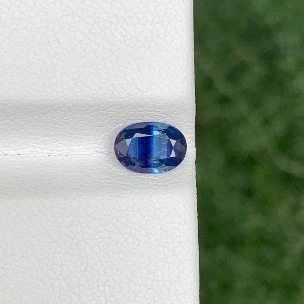 0.95 Carat Blue Sapphire Oval Cut