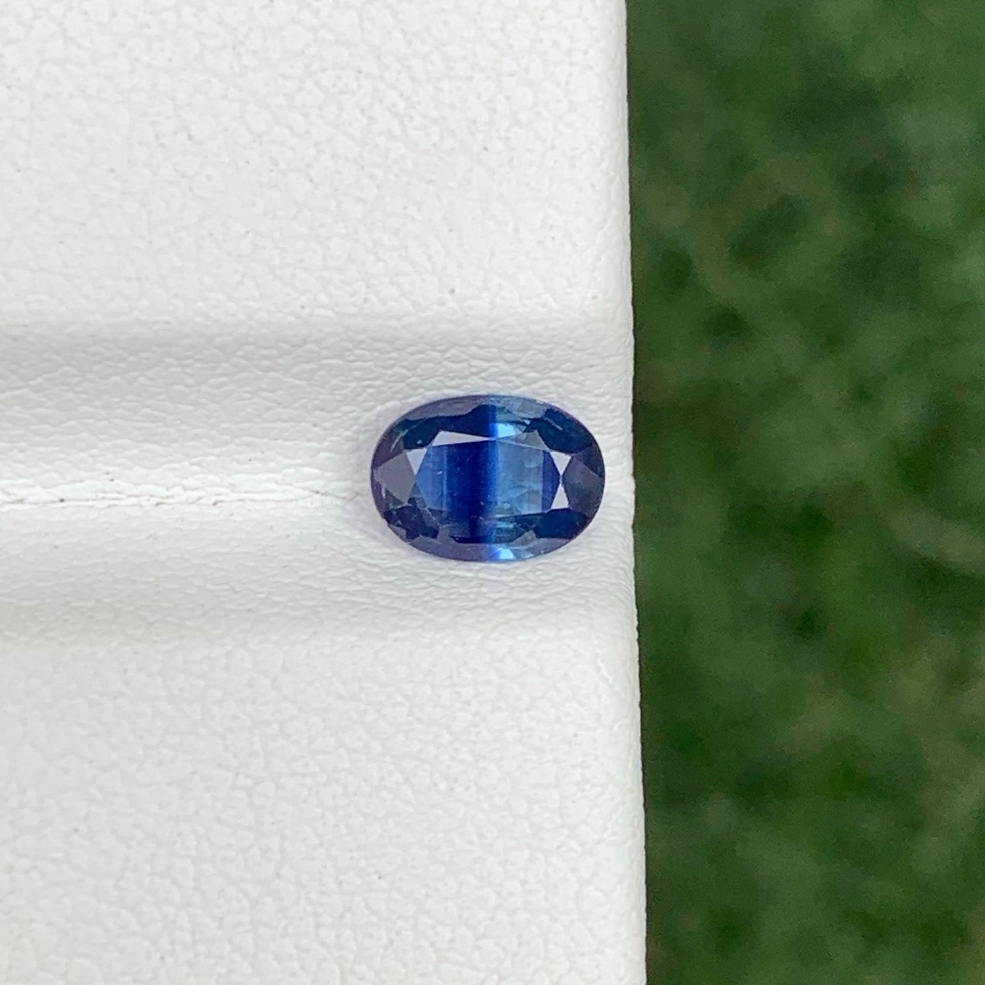 0.95 Carat Blue Sapphire Oval Cut