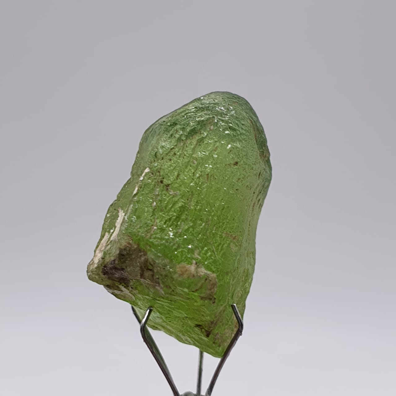 Gemmy Apple-Green Peridot With Stubby Round Termination