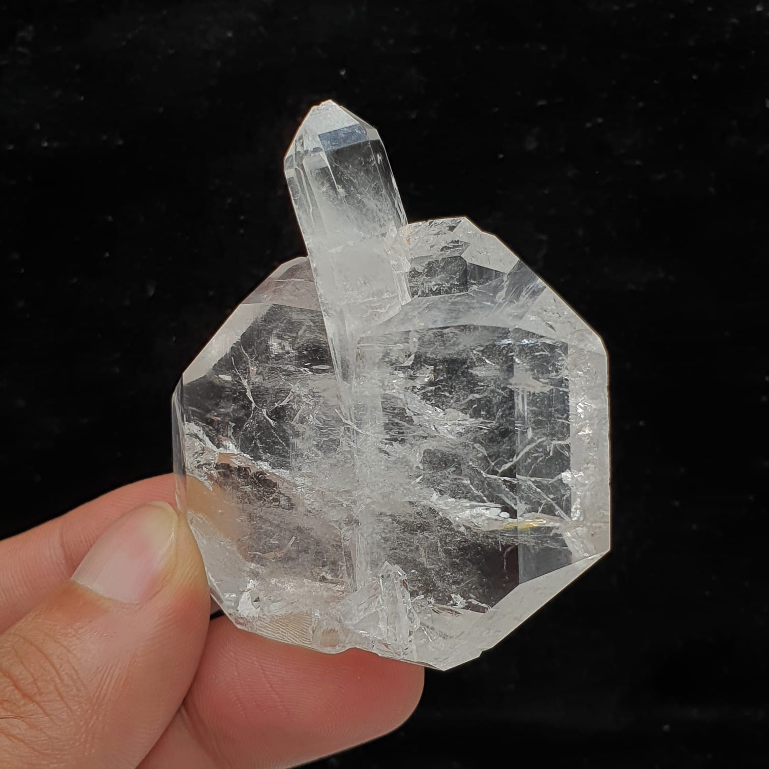 Interesting Crystallography for Faden Quartz with Secondary xl Shooting Upward
