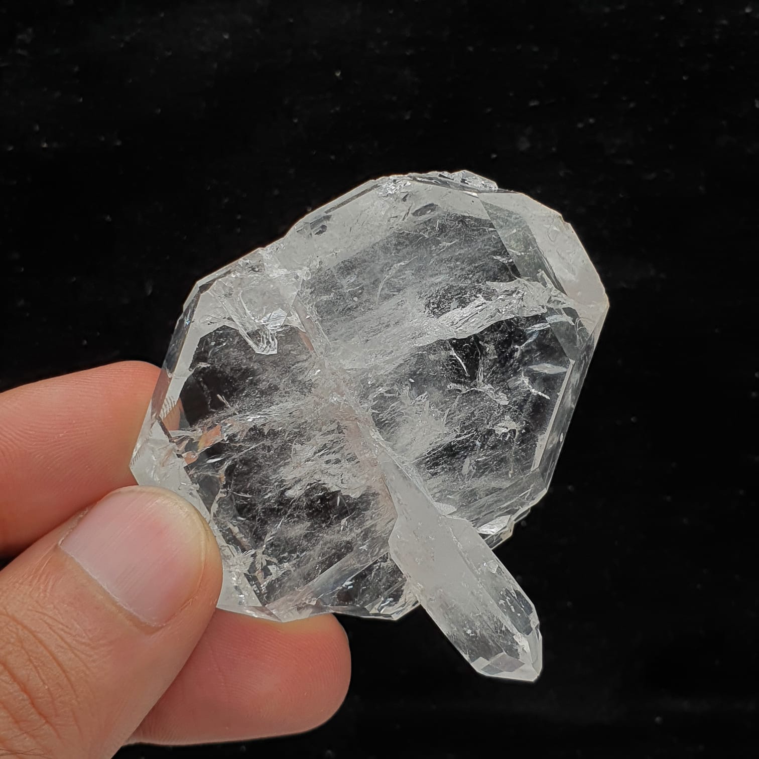 Interesting Crystallography for Faden Quartz with Secondary xl Shooting Upward
