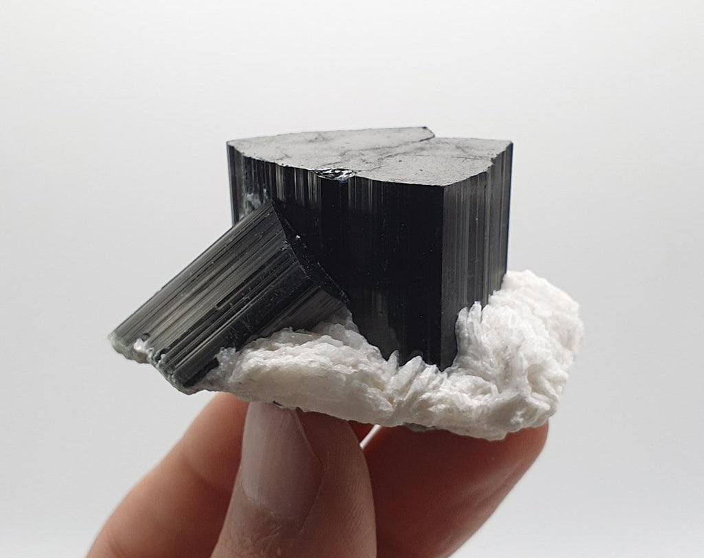Lusterious And Artistic Schorl Aka Black Tourmaline On White Cleavelandite