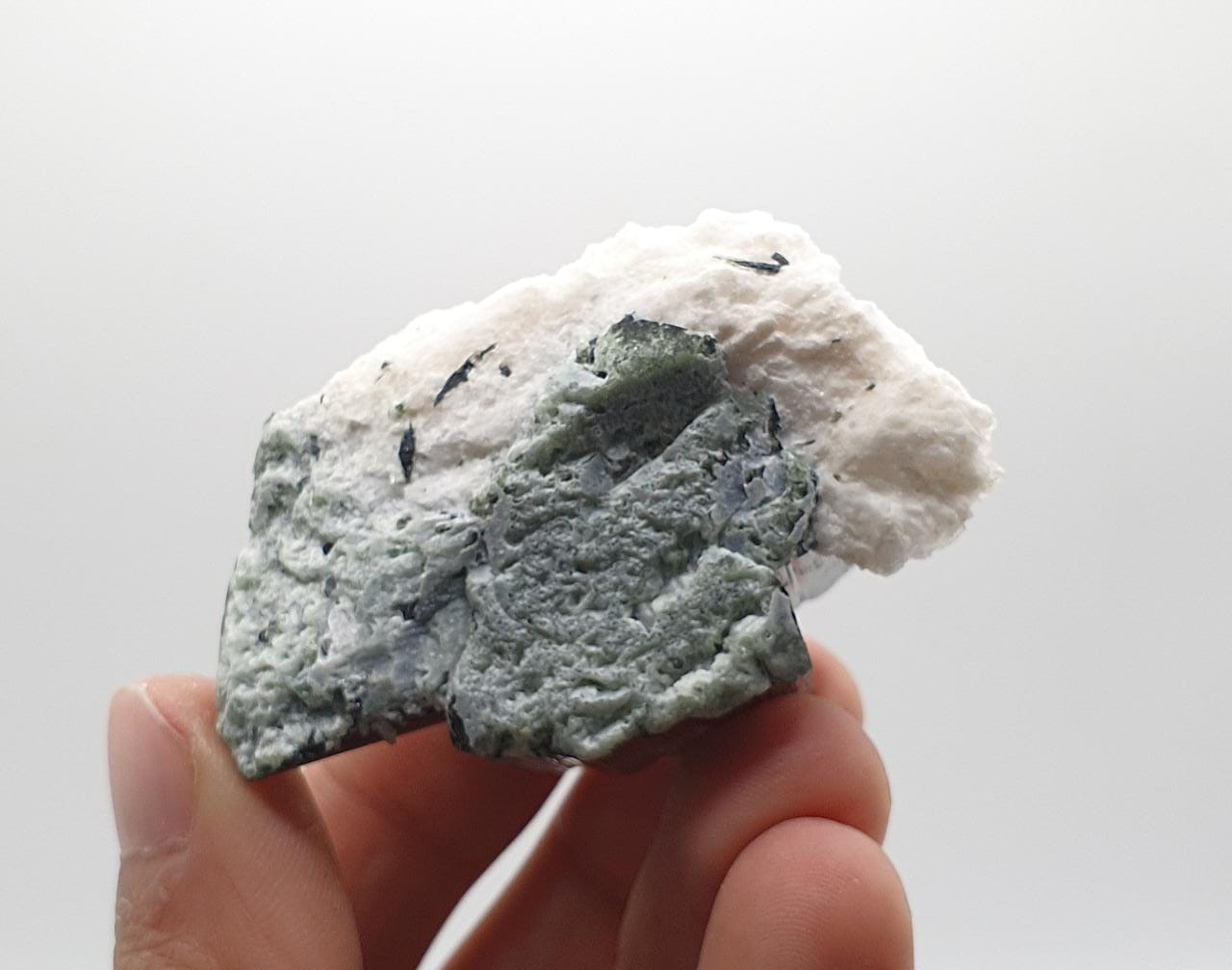 Lusterious And Artistic Schorl Aka Black Tourmaline On White Cleavelandite