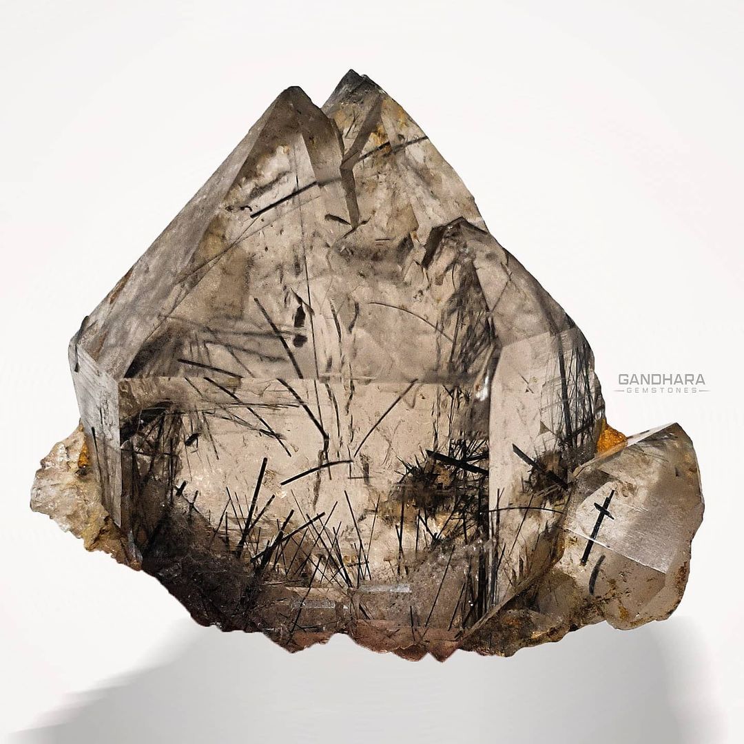 133 Grams Smoky Quartz with Manganeso Riebeckite Inclusion
