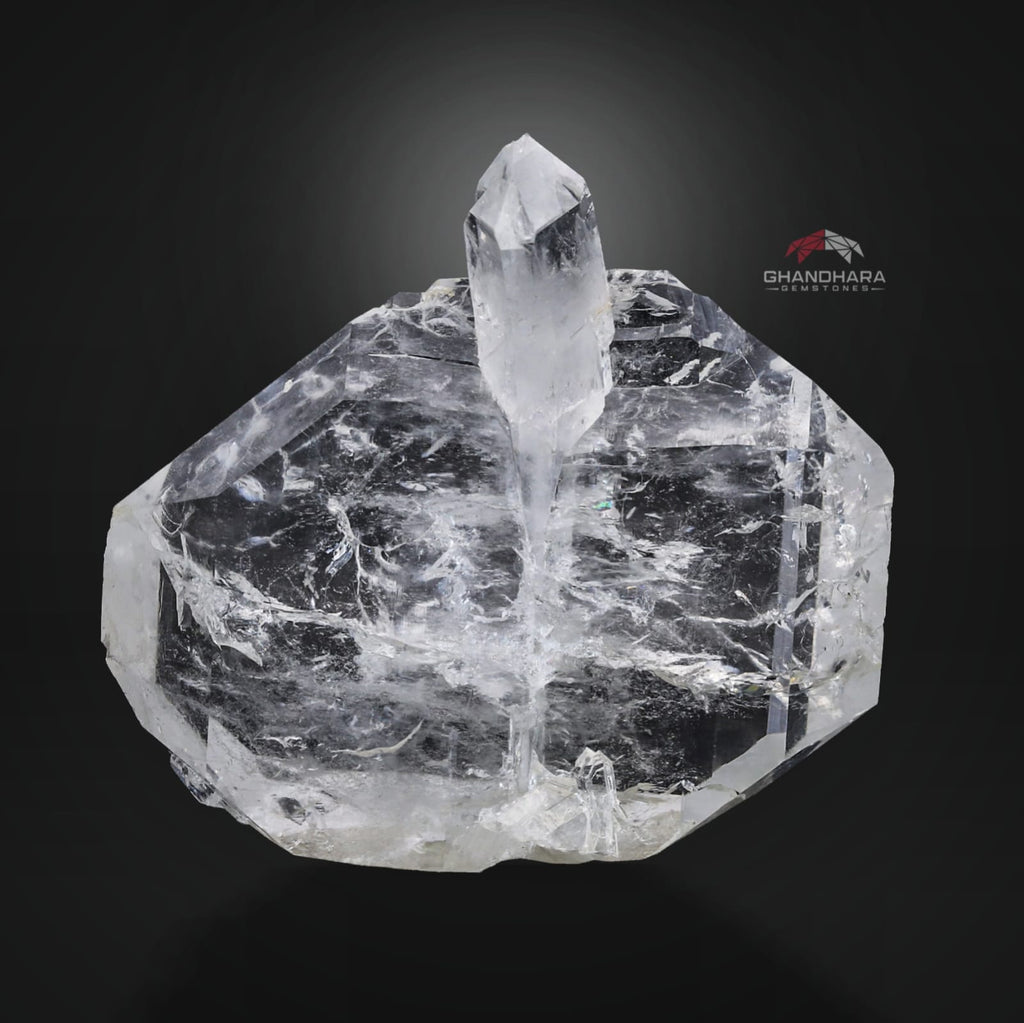 Interesting Crystallography for Faden Quartz with Secondary xl Shooting Upward