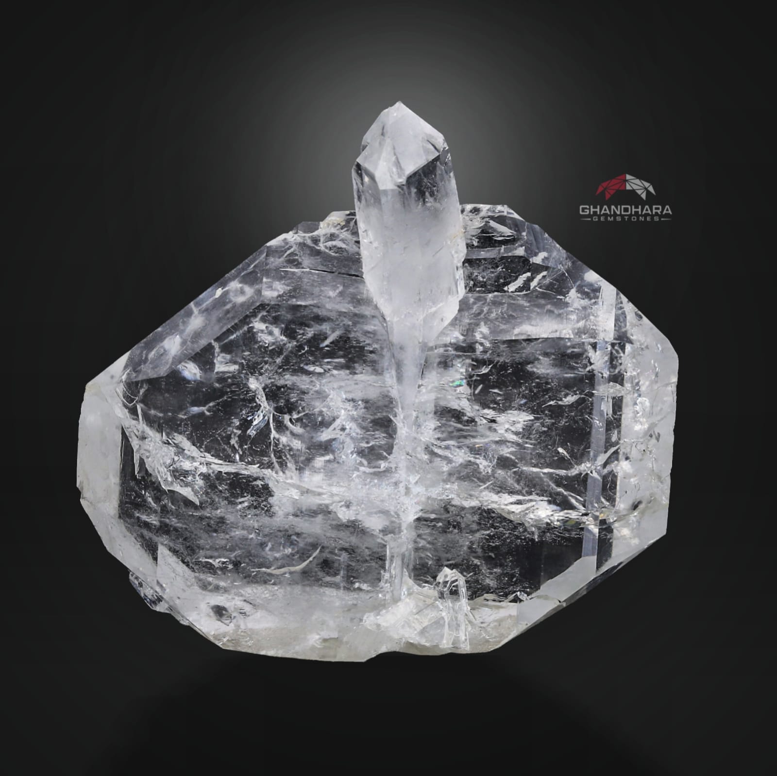 Interesting Crystallography for Faden Quartz with Secondary xl Shooting Upward