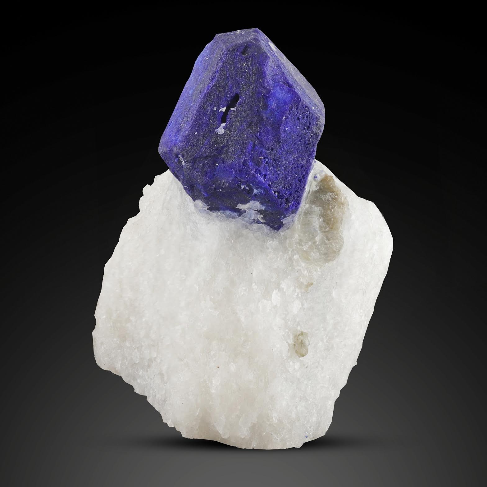 isolated and isomatric focal crystal of Lazurite on Calcite from Afghanistan