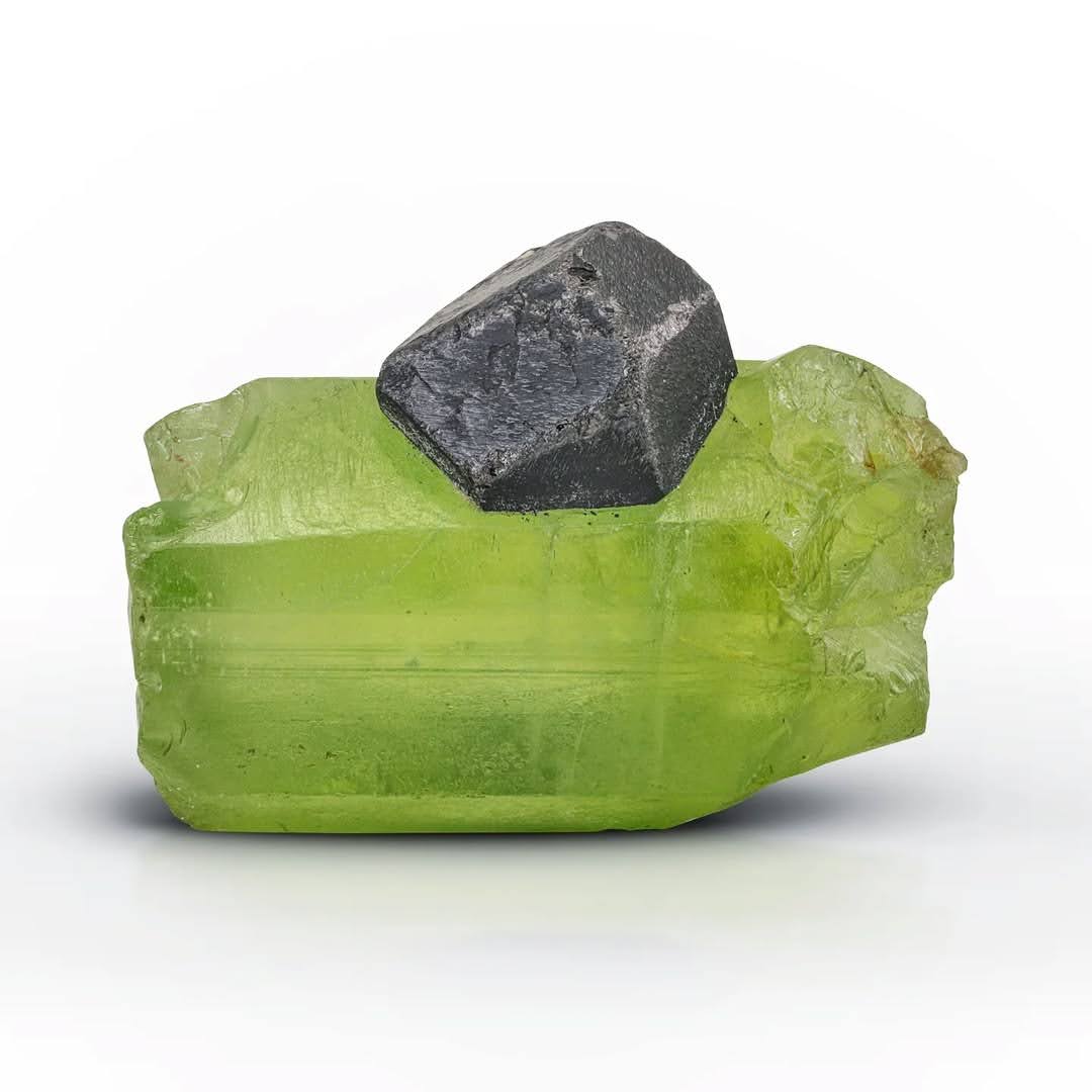 Artistic Combination of Magnetite Crystal on Peridot from Pakistan