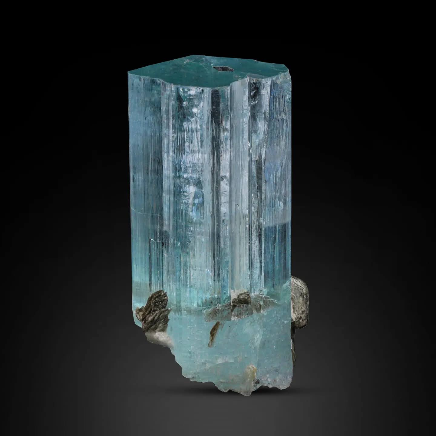 The Batch Of 3 Best Quality Blue Aquamarine Crystals From Pakistan