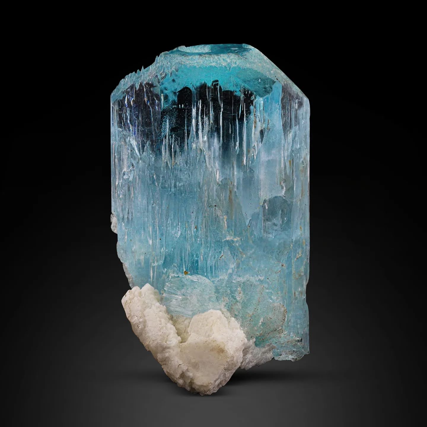 The Batch Of 3 Best Quality Blue Aquamarine Crystals From Pakistan