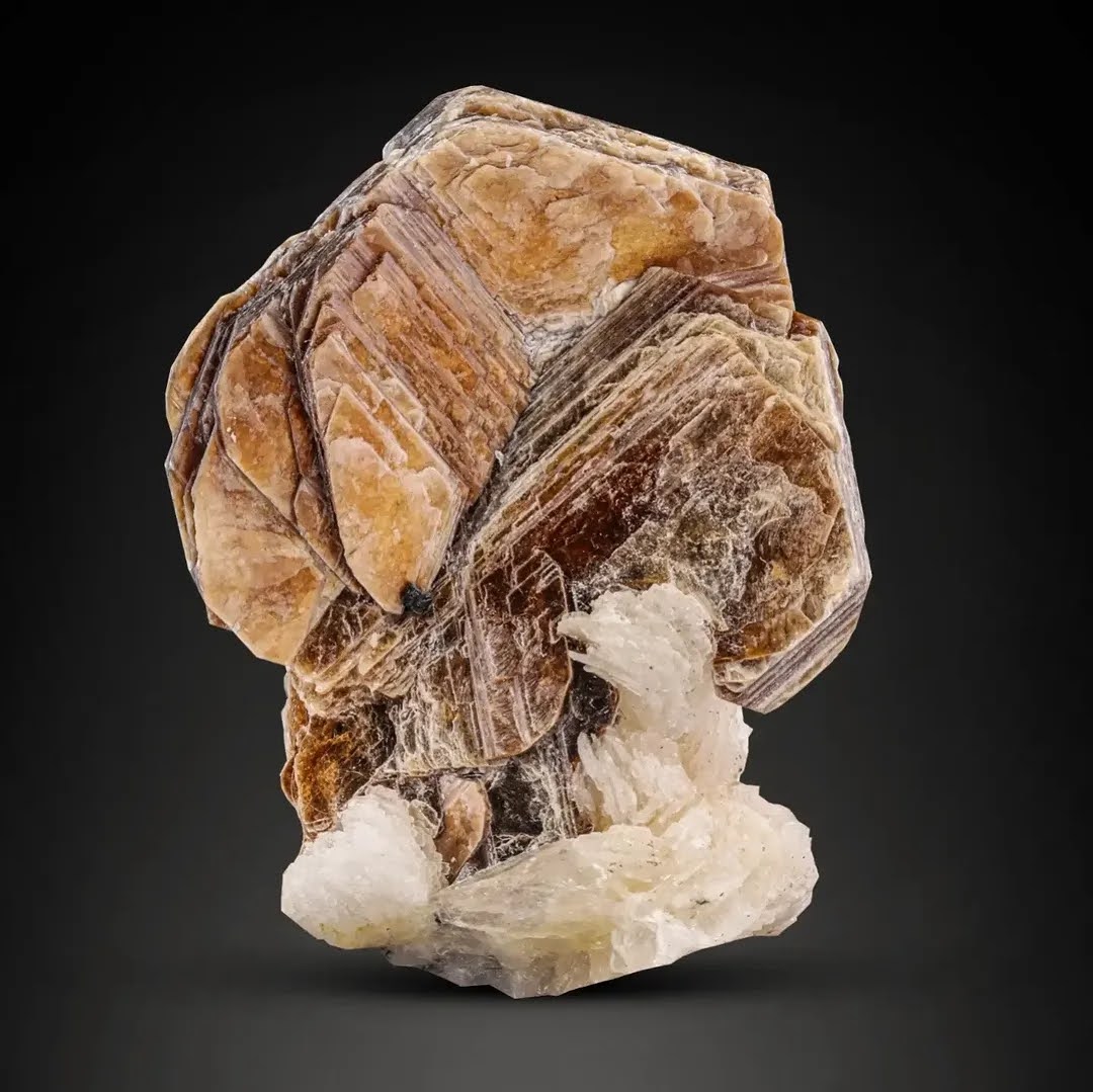 Muscovite Aggregate on Cleavelandite with Quartz from Pakistan