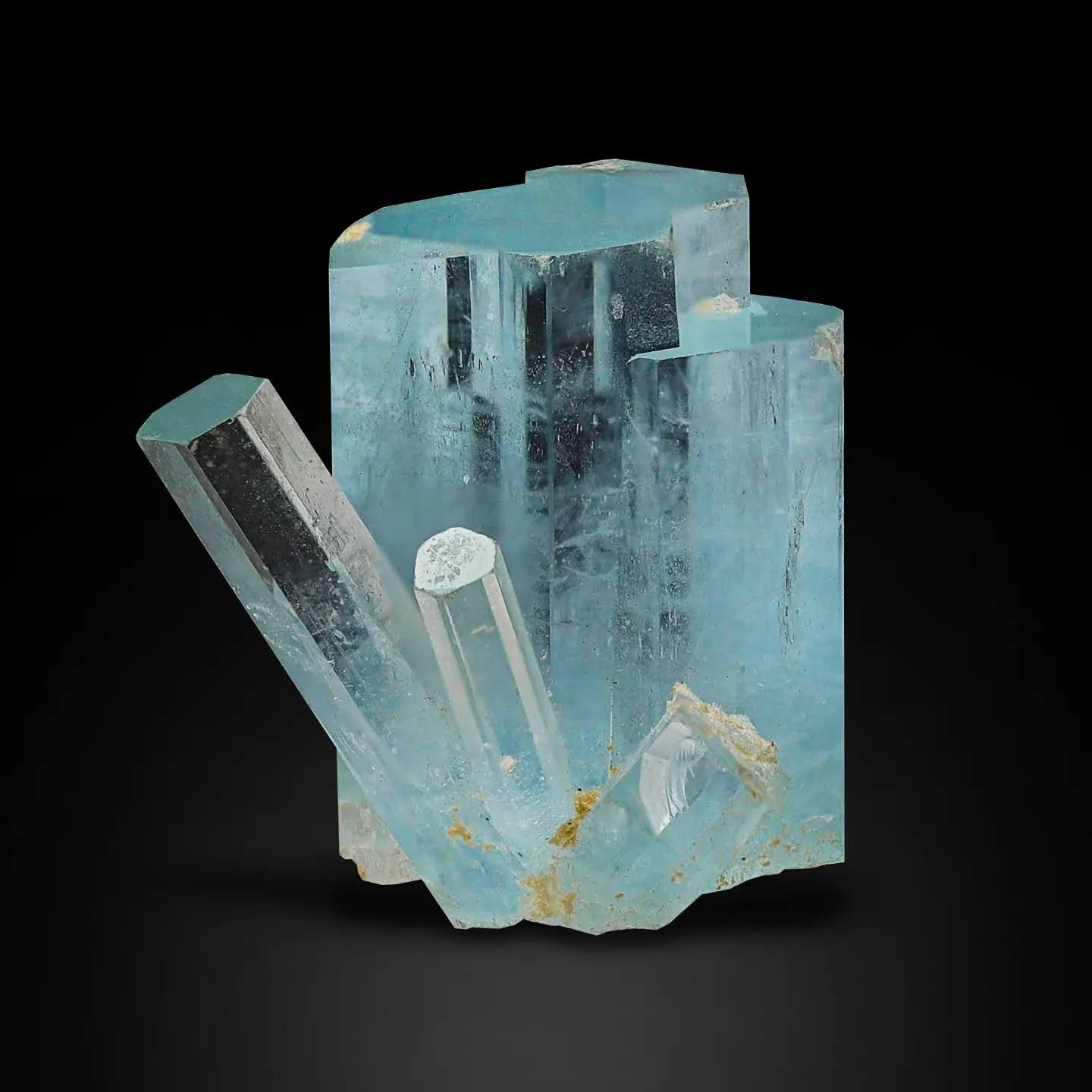 Blue Aquamarine With Perfect Side Crystals From Pakistan