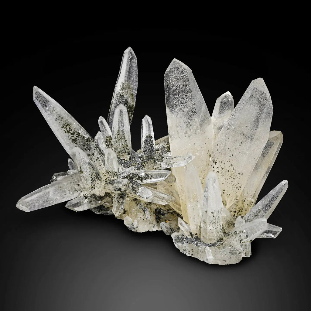 Robust clustering of Chlorite Quartz crystals on matrix from Pakistan
